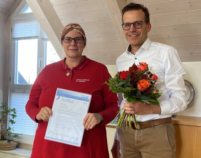 auf dem Foto sind Frau Anita Müller und Herr Martin Schöllhorn zu sehen