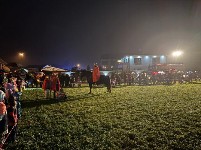 auf dem Bild ist St. Martin auf dem Pferd zu sehen