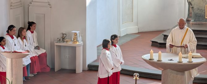 Chorraum Pfarrkirche in Bodnegg während des Hochamtes Mangenfest