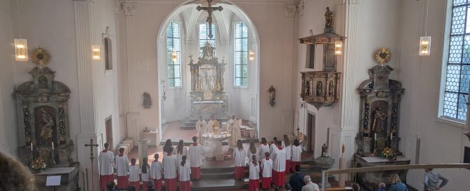 Chorraum Pfarrkirche in Bodnegg während des Hochamtes Mangenfest