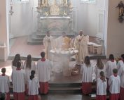 Chorraum Pfarrkirche in Bodnegg während des Hochamtes Mangenfest