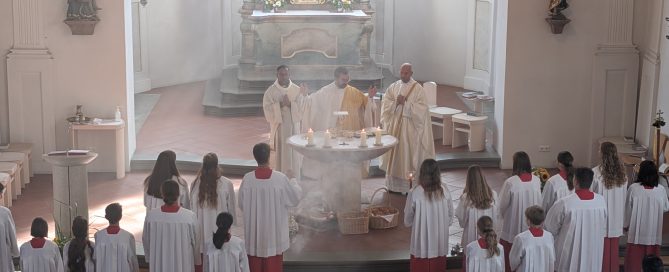 Chorraum Pfarrkirche in Bodnegg während des Hochamtes Mangenfest